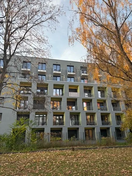 3 Zimmer Wohnung direkt S-Bhf. Rummelsburg ! 61 qm, Einbauküche, Fußbodenheizung, Loggia — photo 1